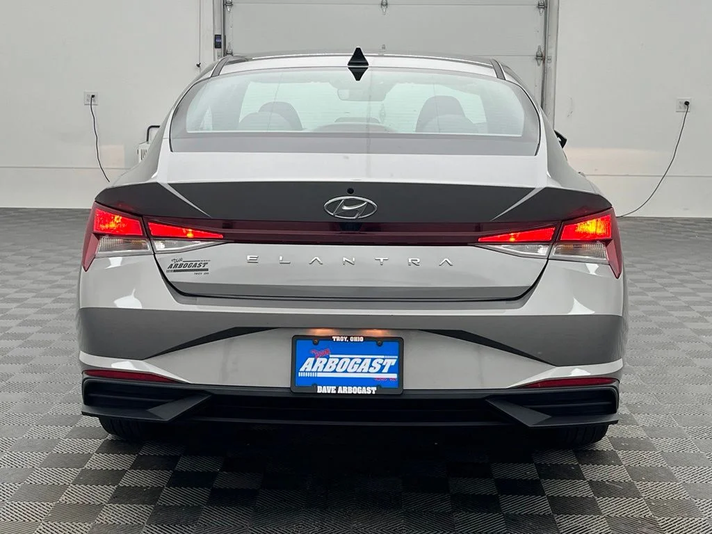 Used 2023 Silver Hyundai SEL image 9