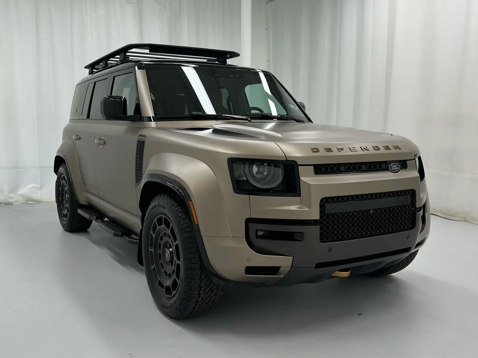Used 2025 Petra Copper Premium Metallic Land Rover OCTA image 2