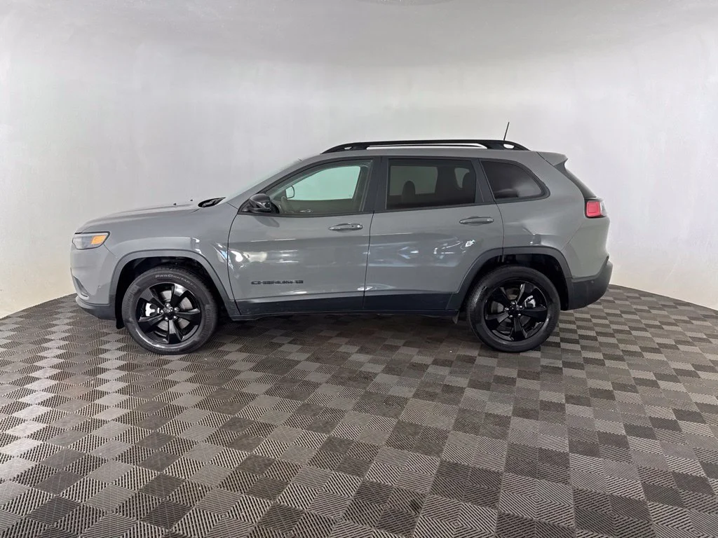 Used 2023 Gray Jeep Altitude image 9