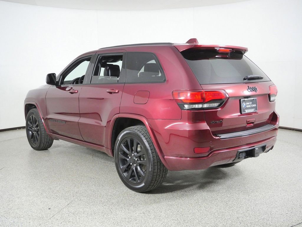 Used 2017 Red Jeep Altitude image 14