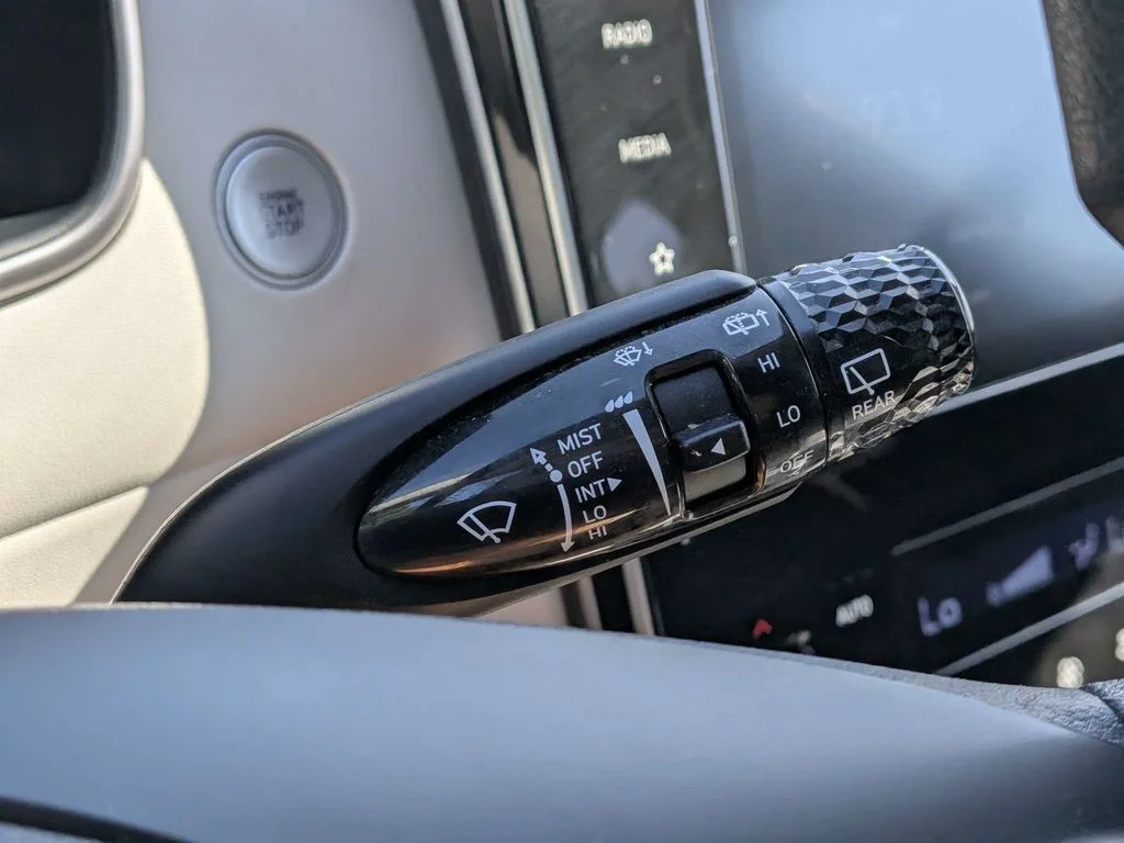 Used 2024 Black Hyundai SEL image 25