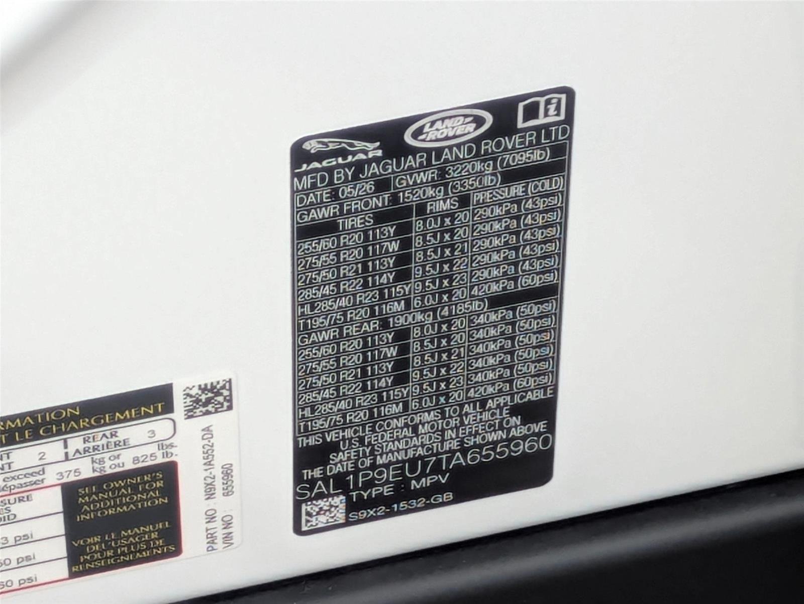 New 2026 Fuji White Land Rover SE image 38