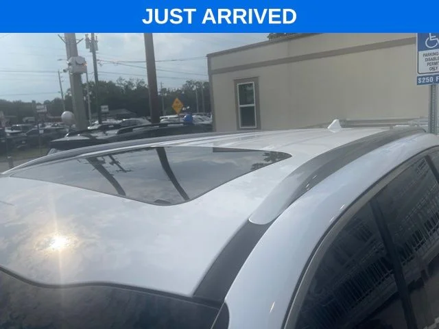 Used 2025 White Kia S image 3