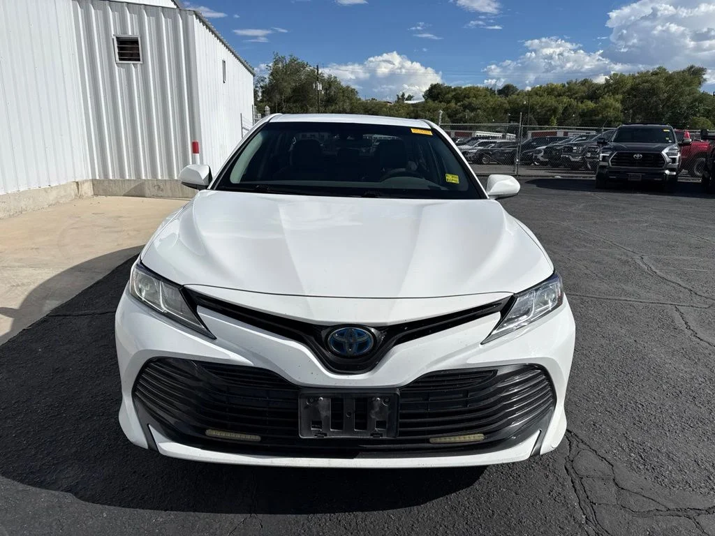 Used 2018 Super White Toyota LE image 8