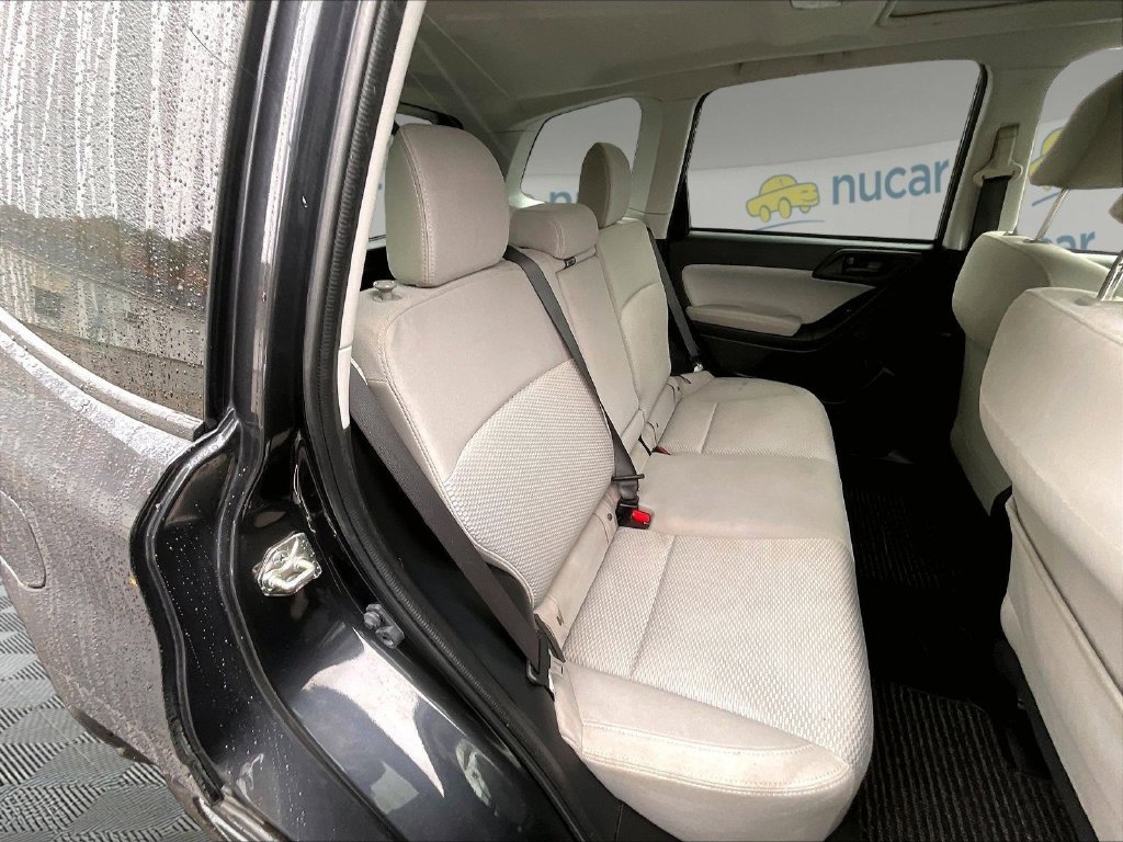 Used 2018 Gray Subaru 2.5i Premium image 19