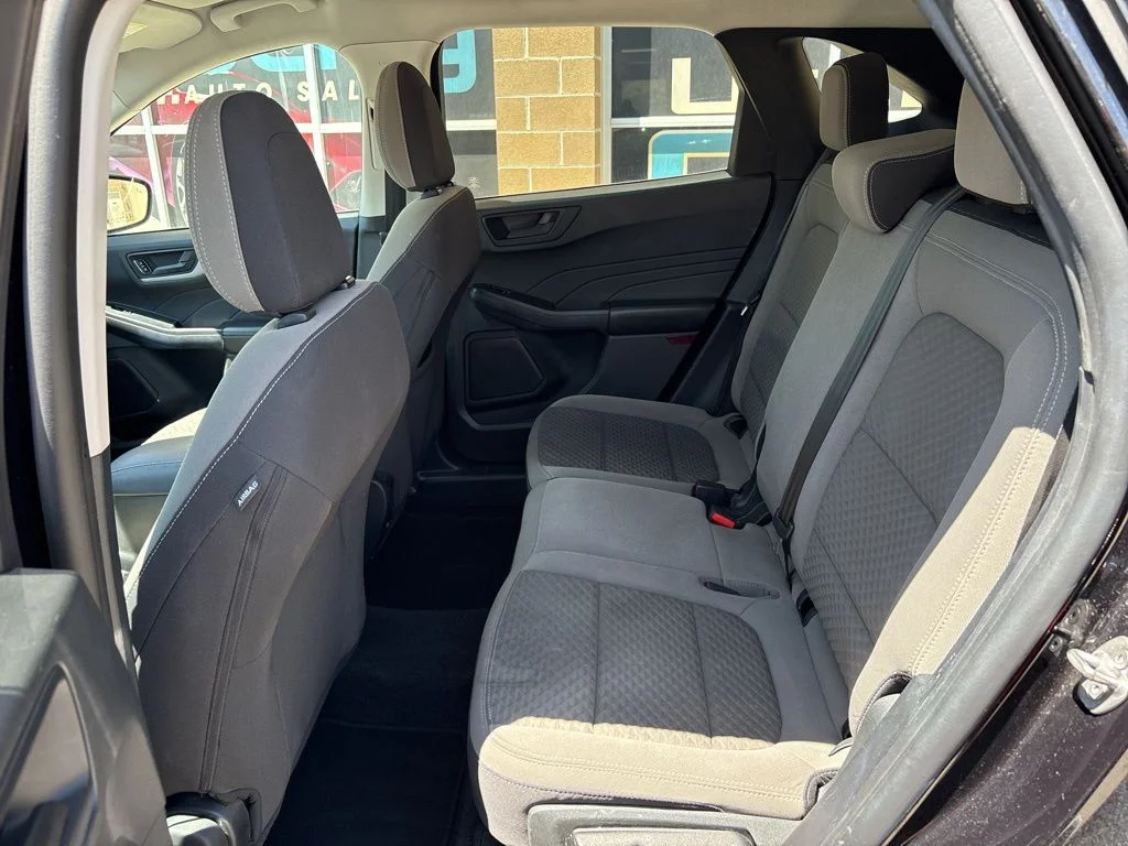 Used 2022 Black Ford SE image 15
