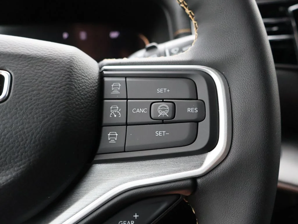 New 2026 Silver-Zynith Exterior Paint Jeep  image 30