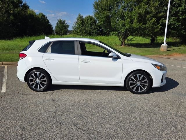 Used 2018 White Hyundai Base image 14