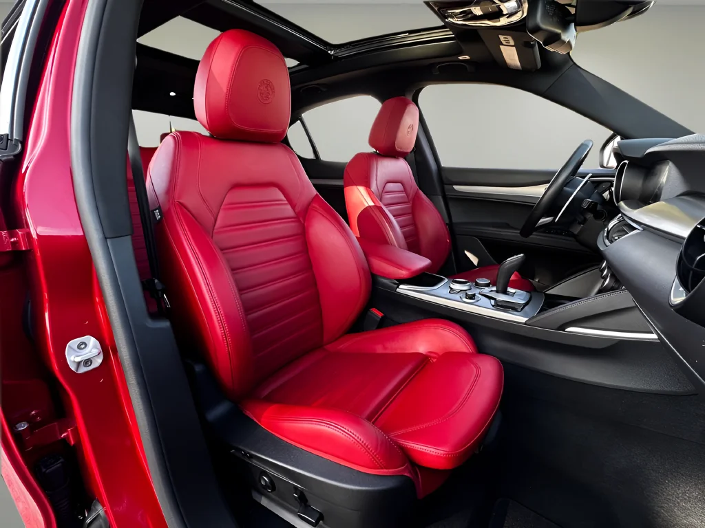 Used 2023 Red Alfa Romeo Veloce image 21