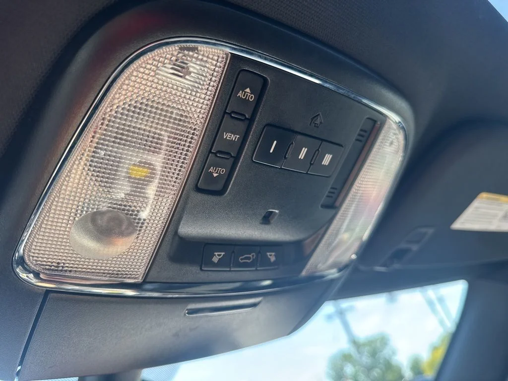 Certified Used 2019 Diamond Black Jeep Altitude image 27