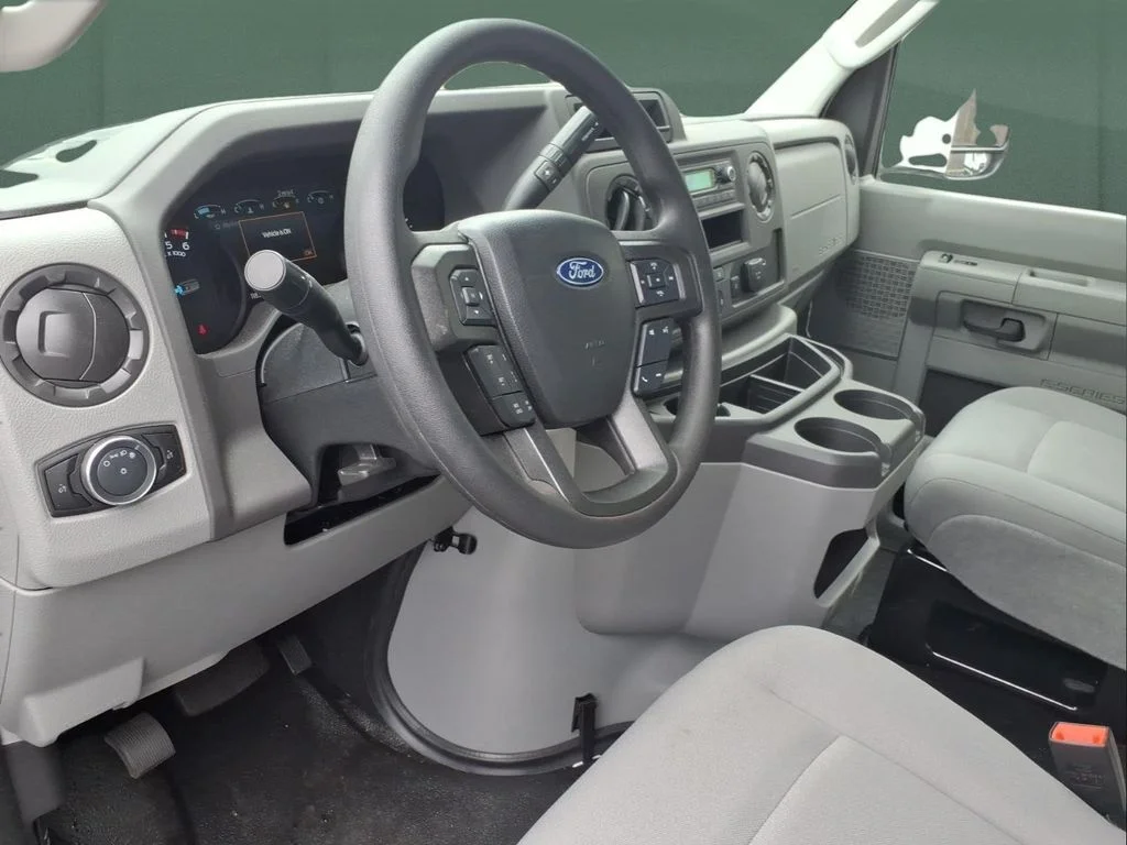 New 2026 Oxford White Ford 16FT BOX TRUCK image 4