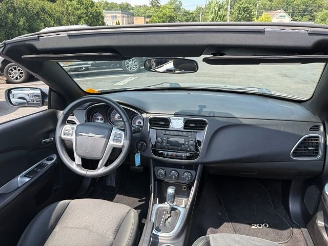 Used 2011 Silver Chrysler Touring image 9