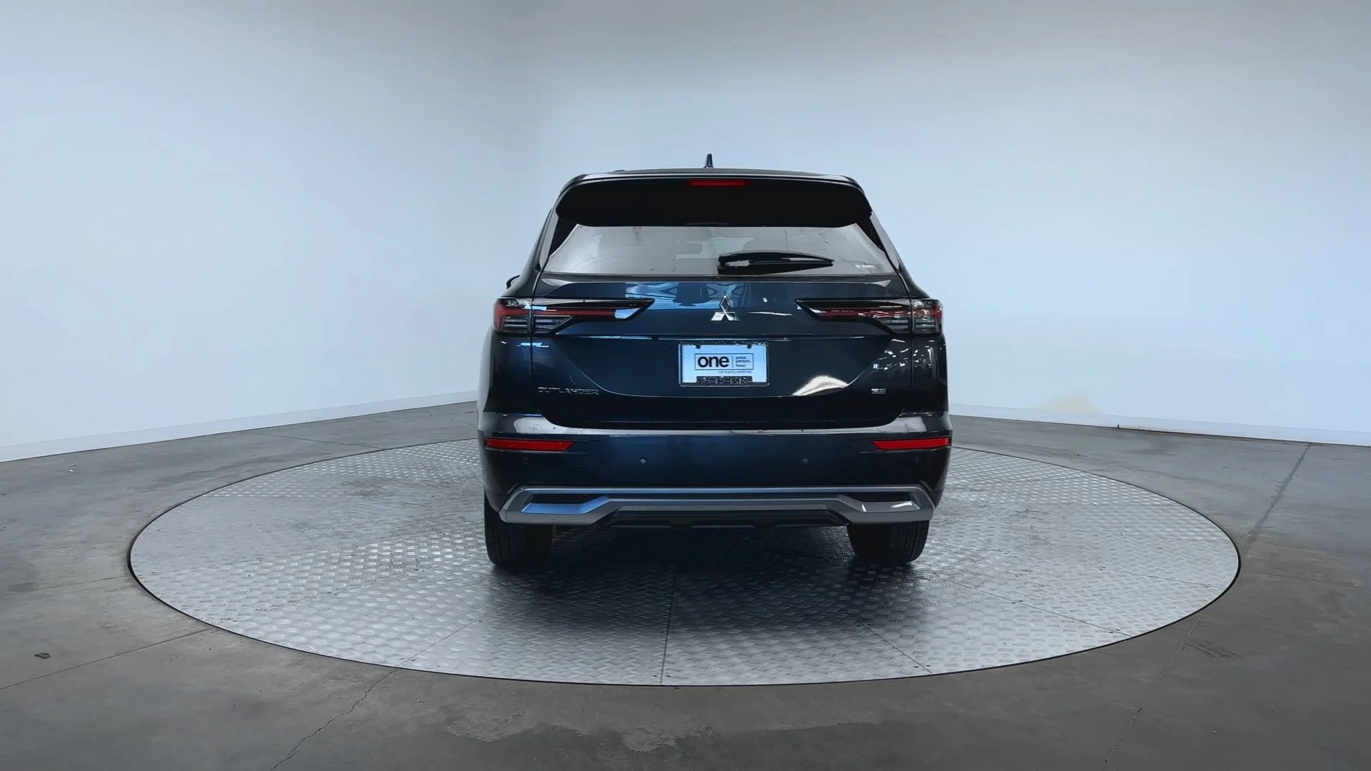 New 2026 Graphite Gray Mitsubishi SE image 7