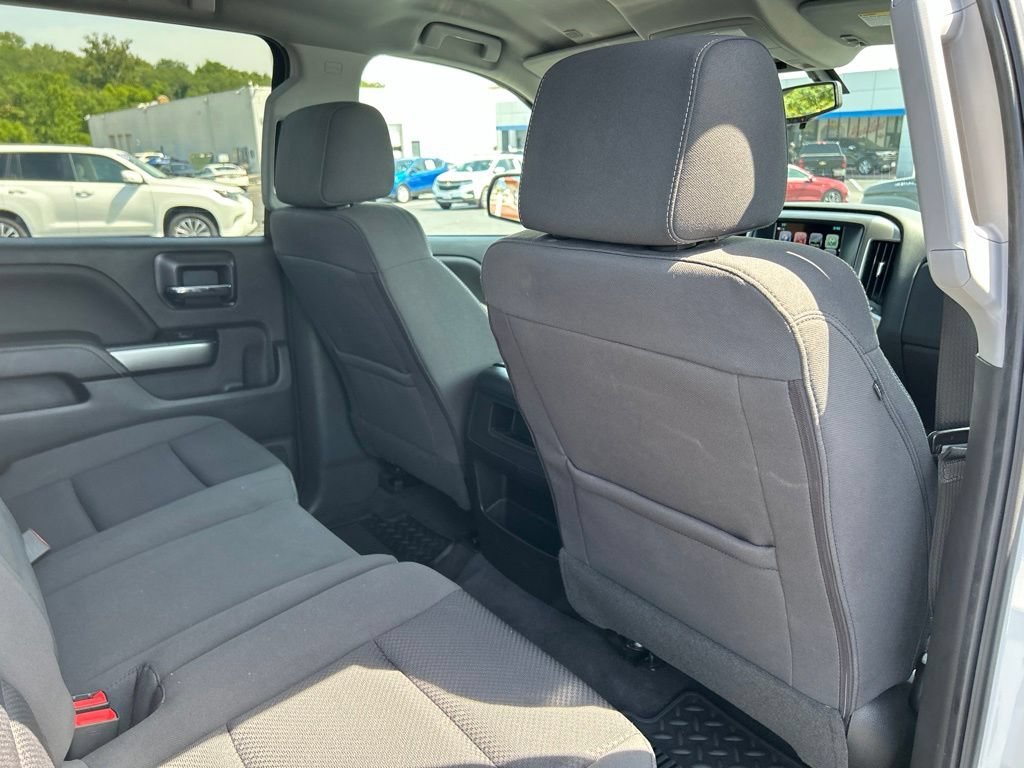 Used 2018 SUMMIT WHITE Chevrolet LT image 39