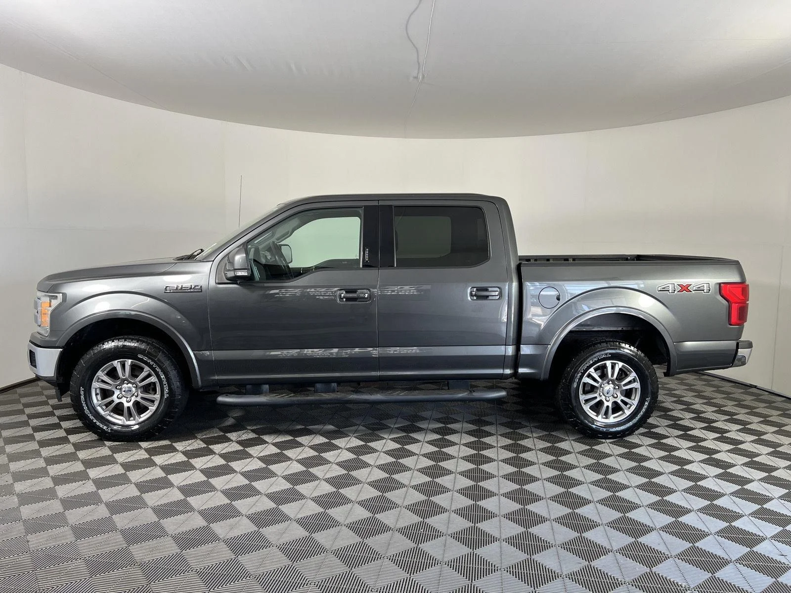 Used 2020  Ford XL image 28