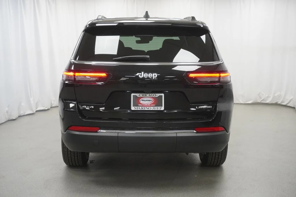 New 2026 Diamond Black Crystal Pearlcoat Jeep Laredo image 10