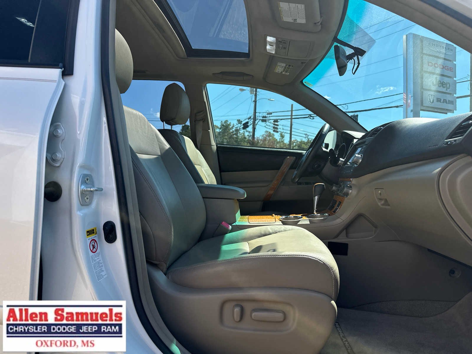 Used 2010 Blizzard Pearl Toyota Limited w/3rd Row image 45