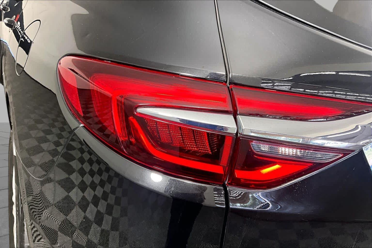 Used 2018 Ebony Twilight Metallic Buick Premium image 26