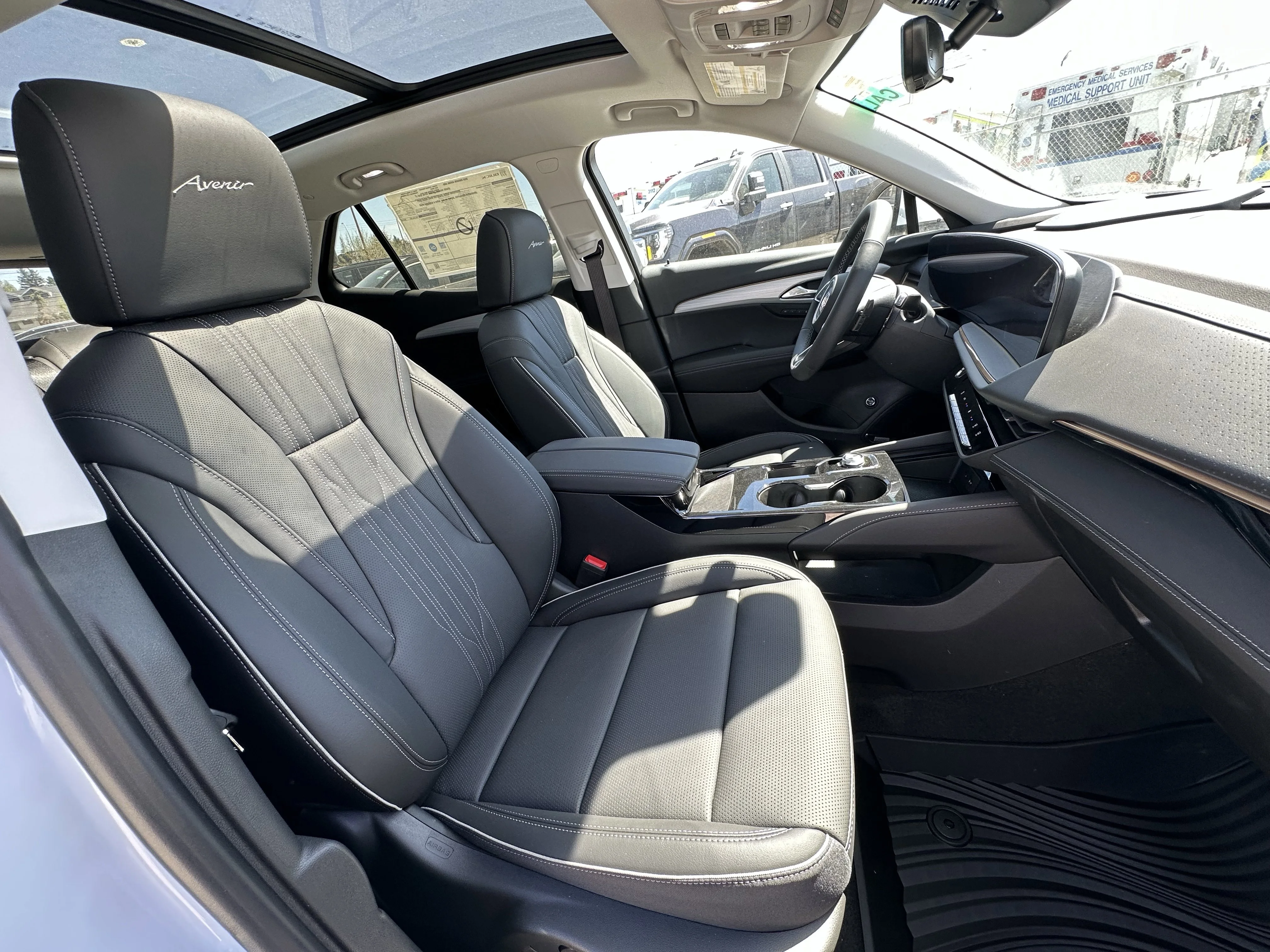 New 2026 Iridescent White Tricoat Buick Avenir image 19