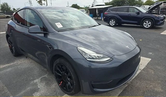 2023 Tesla Model Y's photo
