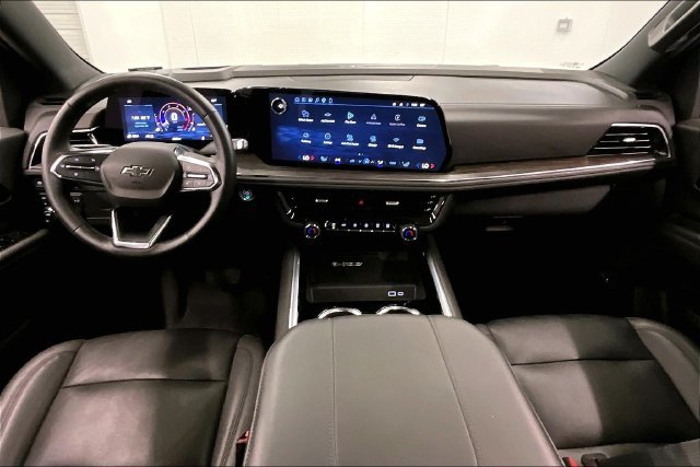 Used 2025 Black Chevrolet Z71 image 18