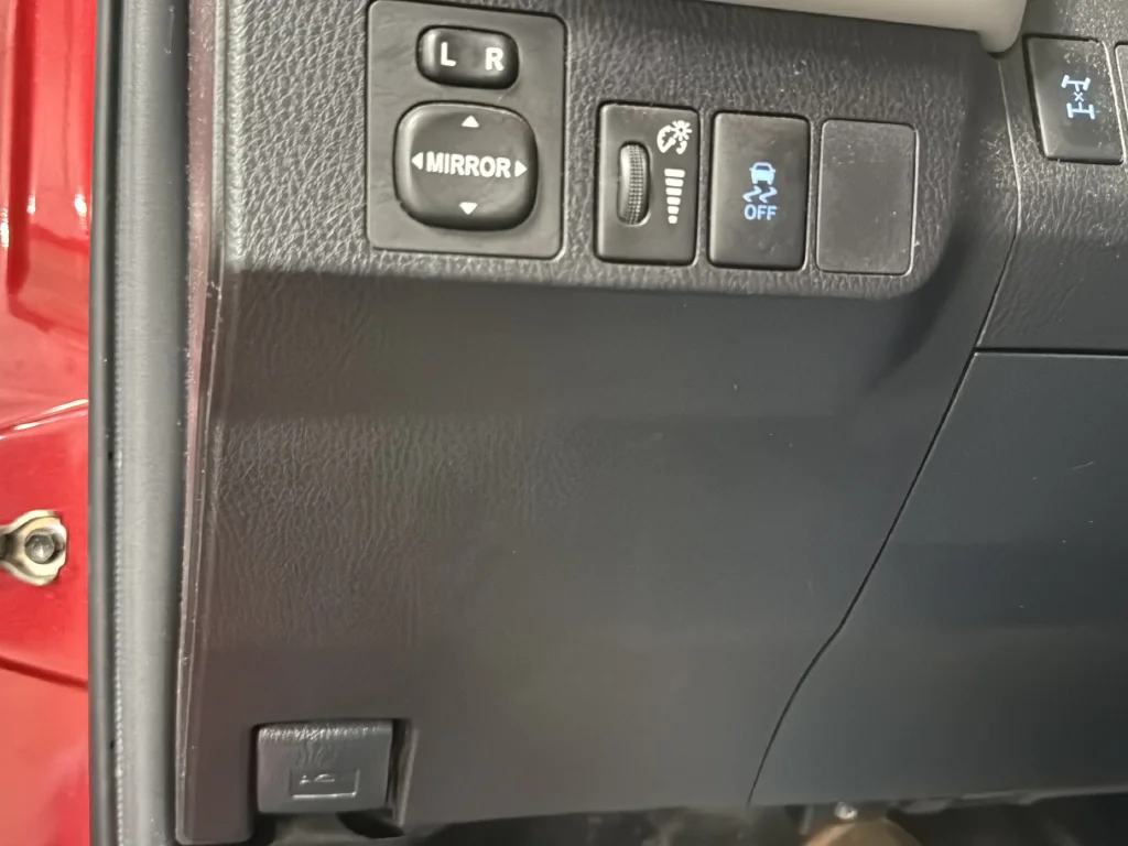 Used 2015 Red Toyota XLE image 24
