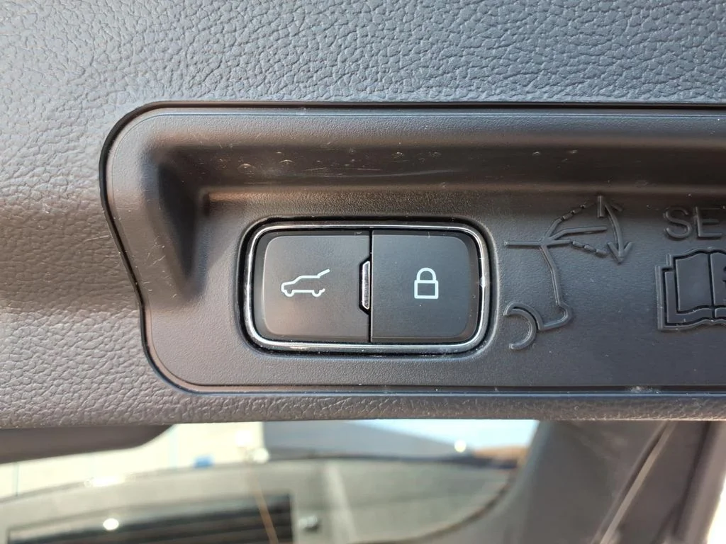 Used 2024 Black Ford XLT image 32