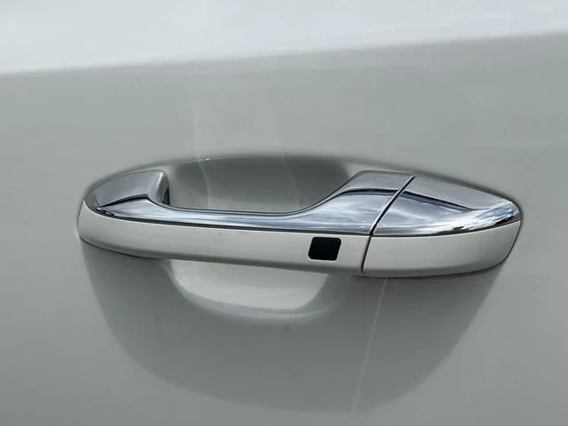 Used 2022 White Kia EX image 46
