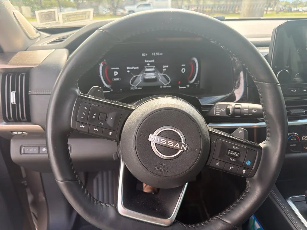 Used 2024 Beige Nissan Platinum image 5