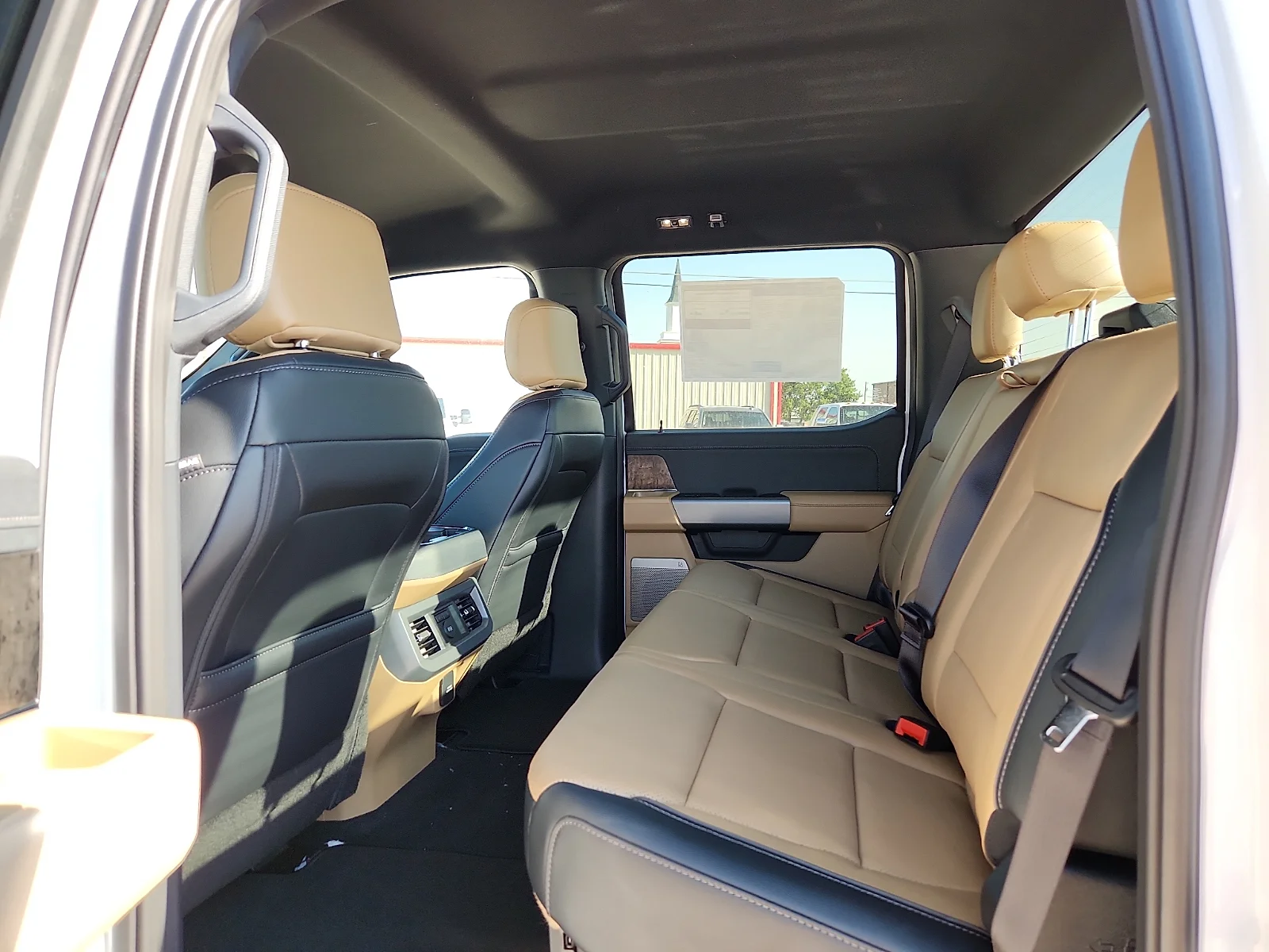 New 2026 Oxford White Ford Lariat image 18