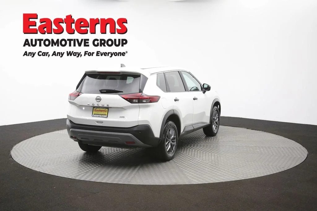 Used 2023 White Nissan S image 41