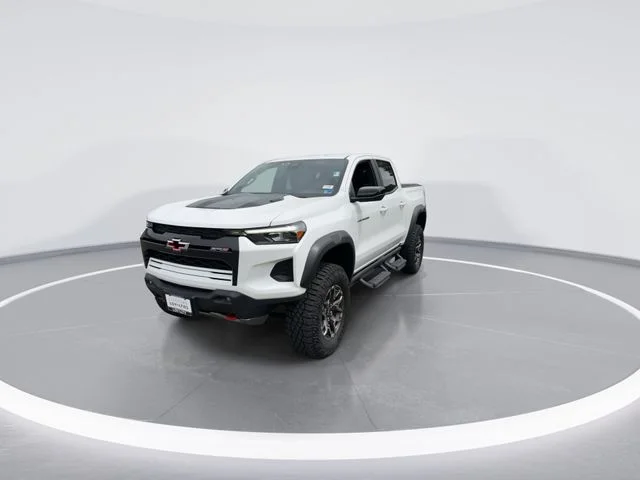 Used 2025 White Chevrolet ZR2 image 4
