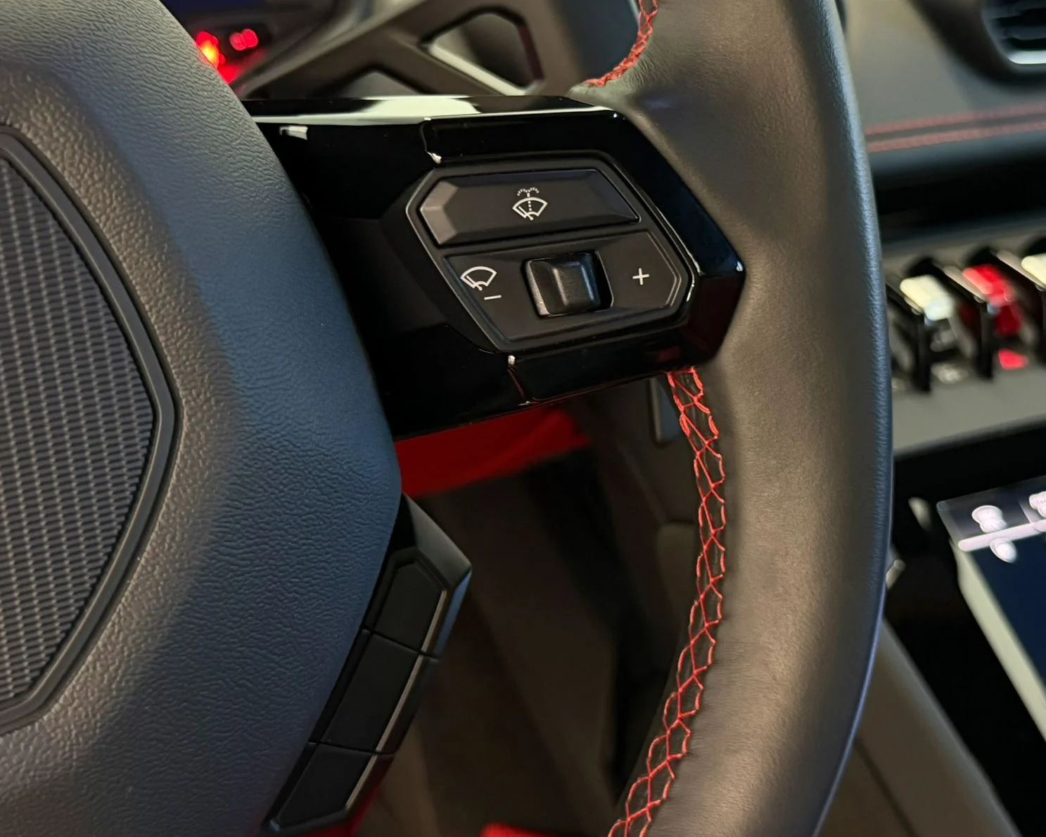Used 2022  Lamborghini Base image 22