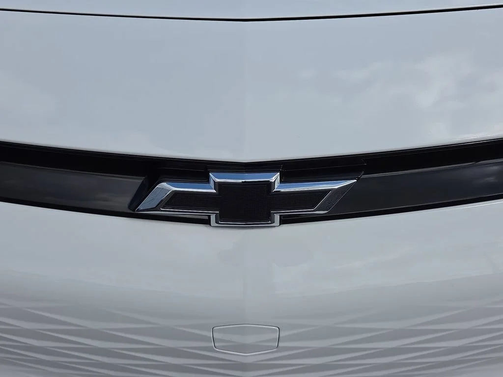 New 2027 Summit White Chevrolet LT image 21