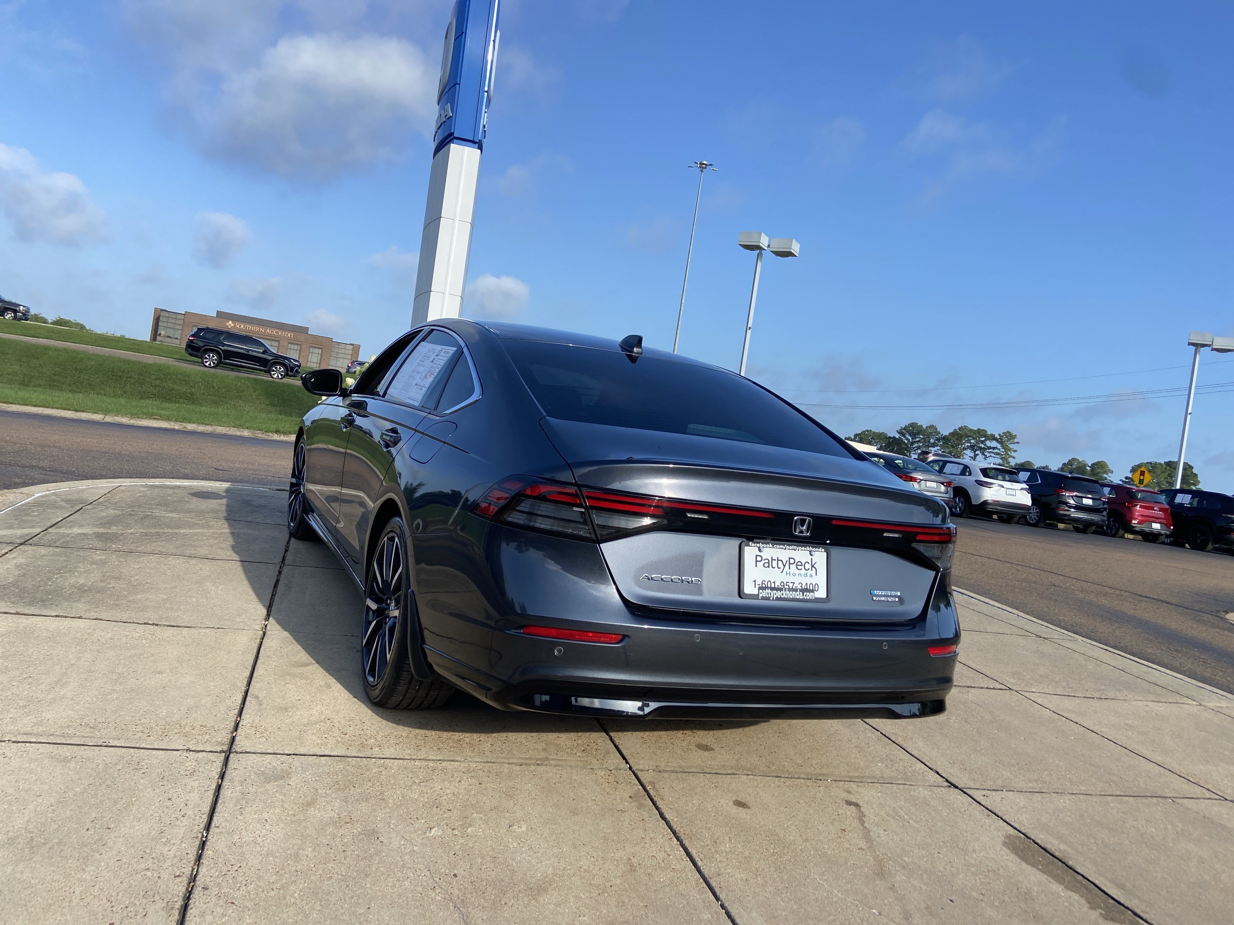 Used 2023 Meteorite Gray Metallic Honda Touring image 9