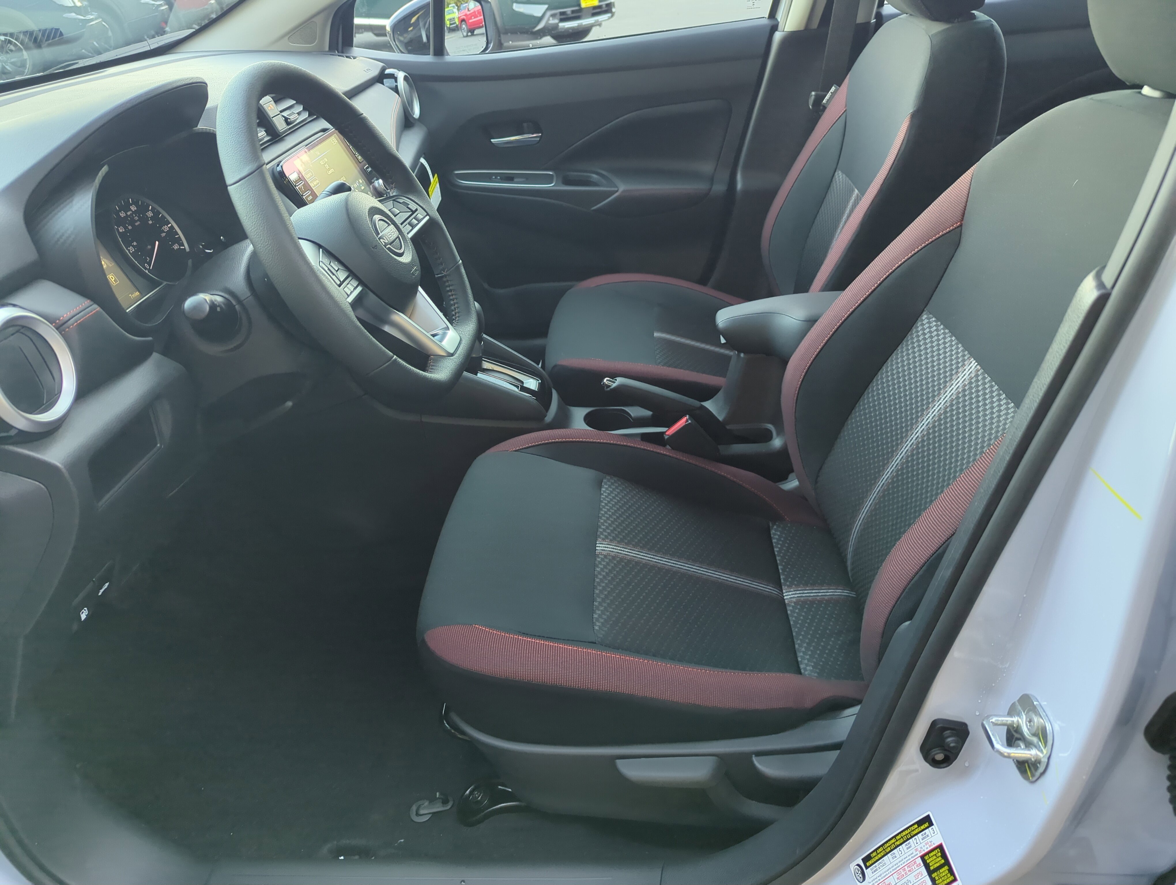2025 Nissan Versa Sedan SR - Photo 9
