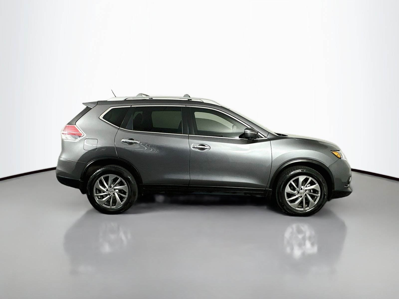 Used 2015 Gun Metallic Nissan SL image 8