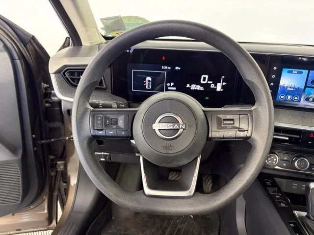 Used 2025 Brown Nissan SV image 17