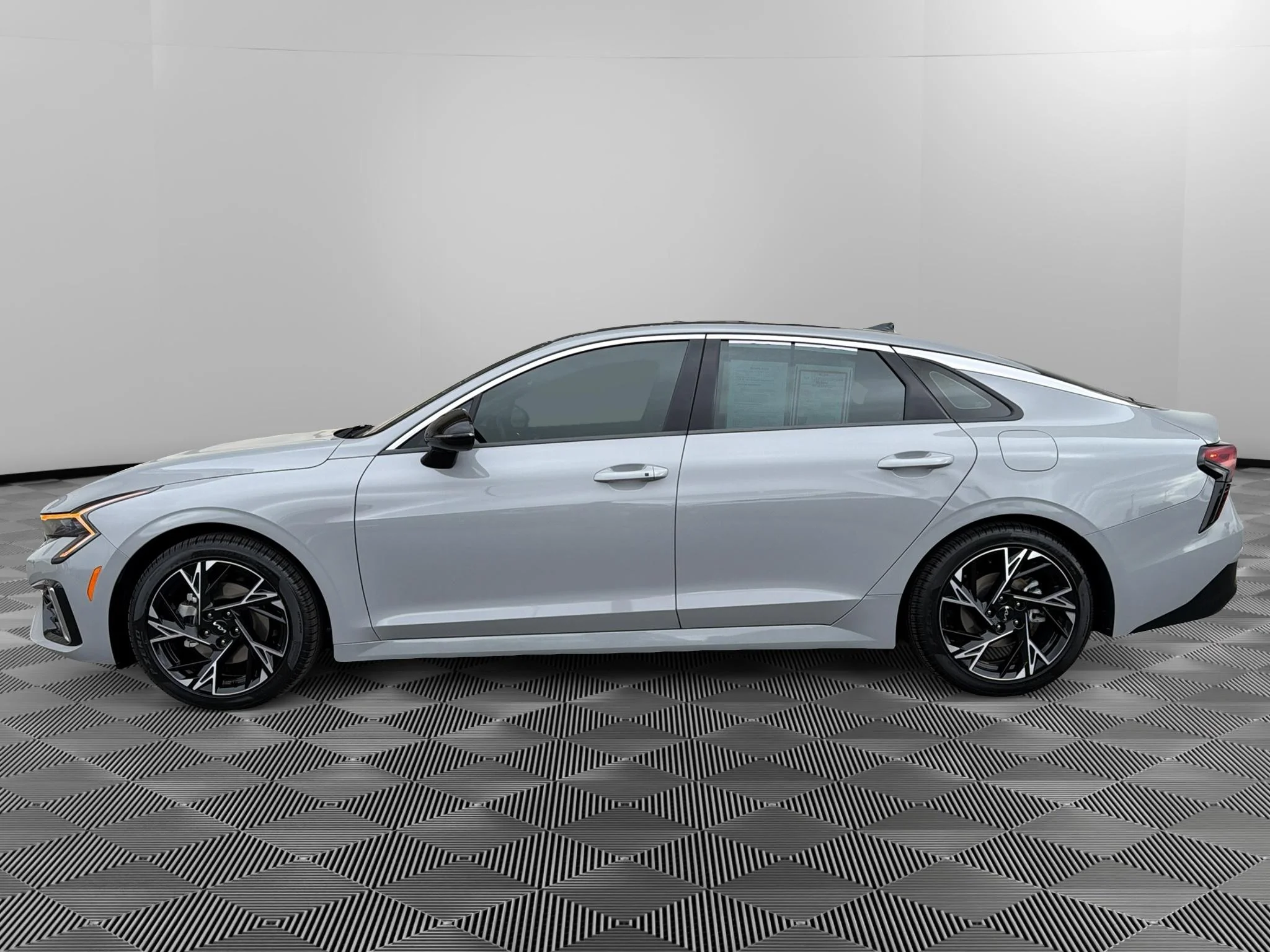 Certified Used 2025 Wolf Gray Kia GT-Line image 8