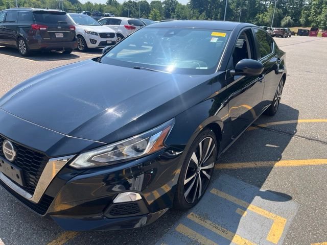 Used 2022 Super Black Nissan 2.5 SR image 7