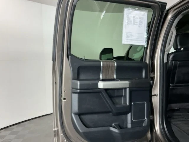 Used 2020 Gray Ford Lariat image 27