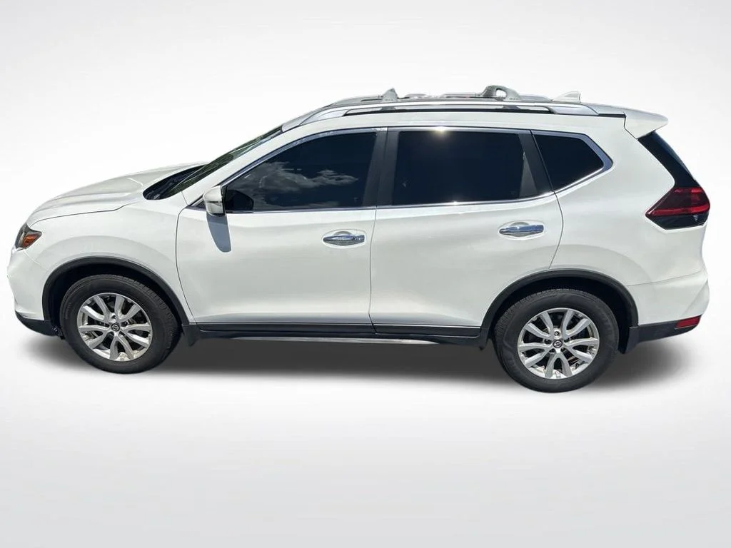 Used 2020 White Nissan SV image 2