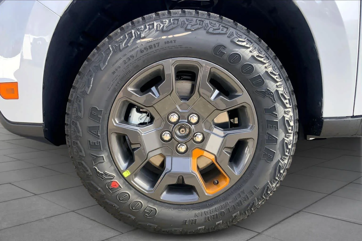 New 2026 Space White Metallic Ford Tremor image 17