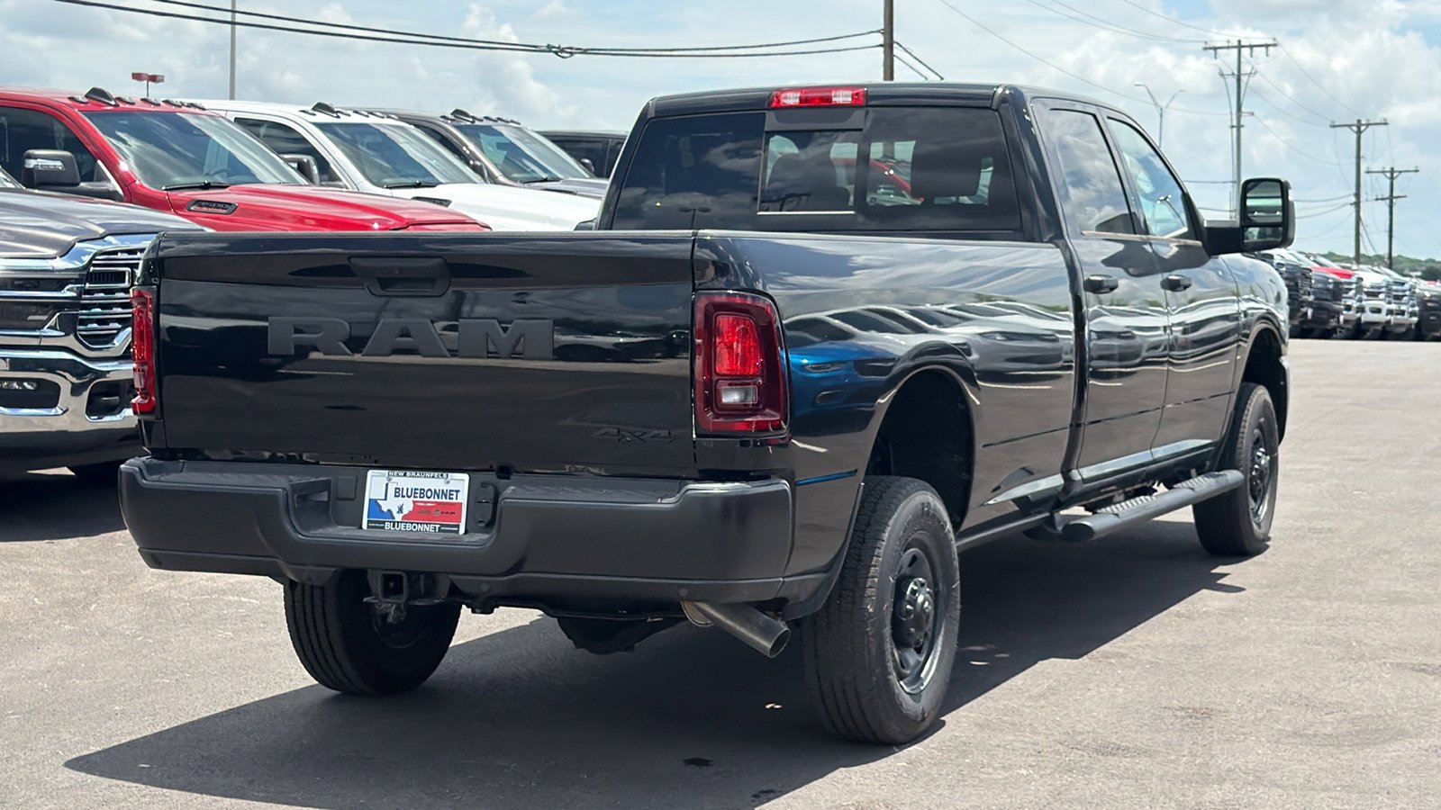 New 2026 Diamond Black Crystal Pearl-Coat Exterior Paint RAM Tradesman image 5