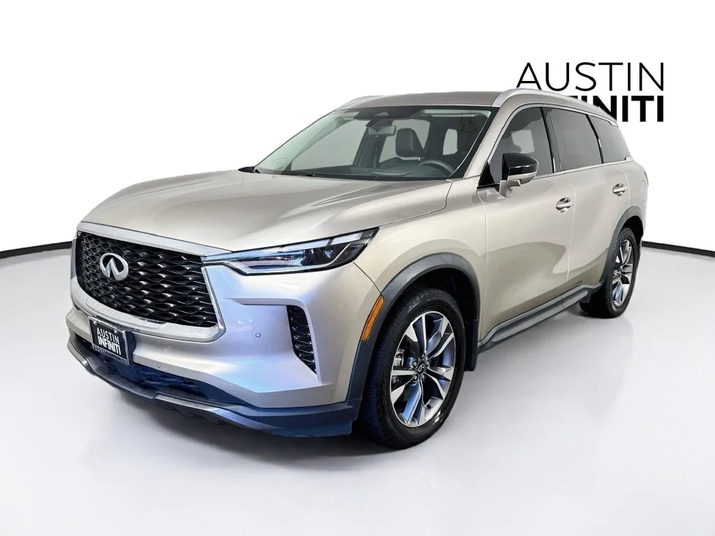 Certified Used 2022 Silver INFINITI LUXE image 3