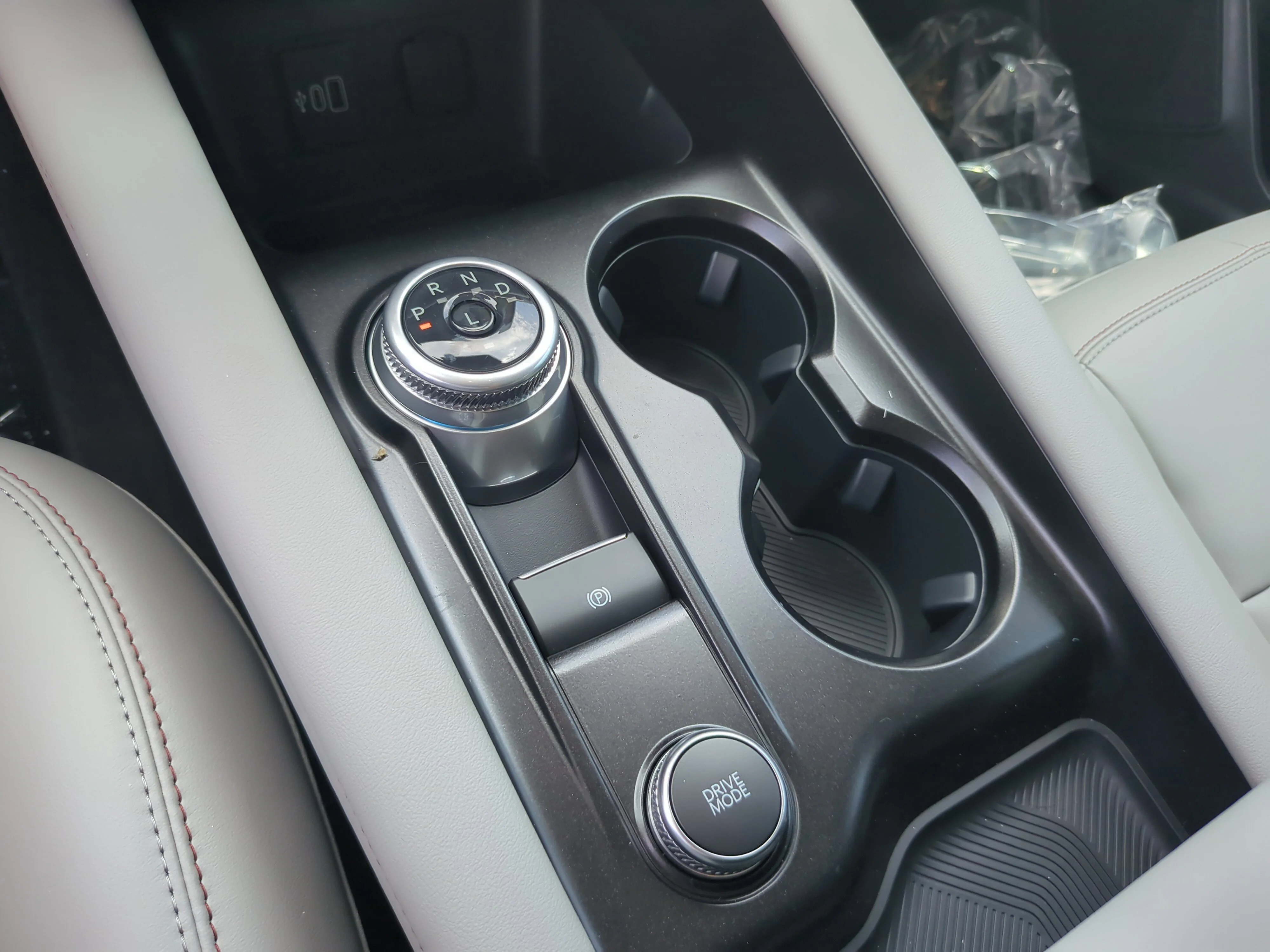 New 2026 Star White Metallic Tri-Coat Ford Active image 24