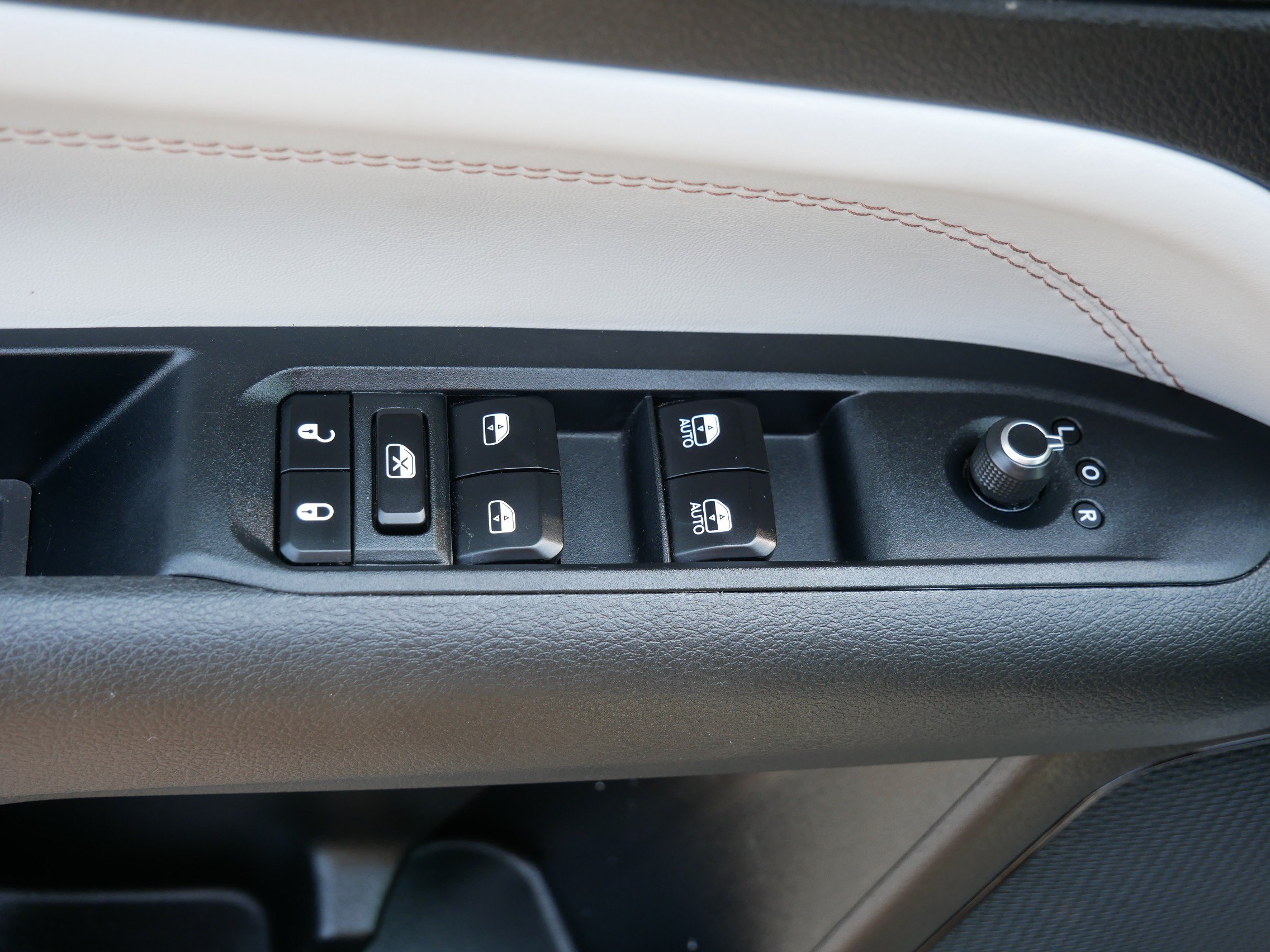 Used 2025 Silver Zynith Jeep Limited image 18