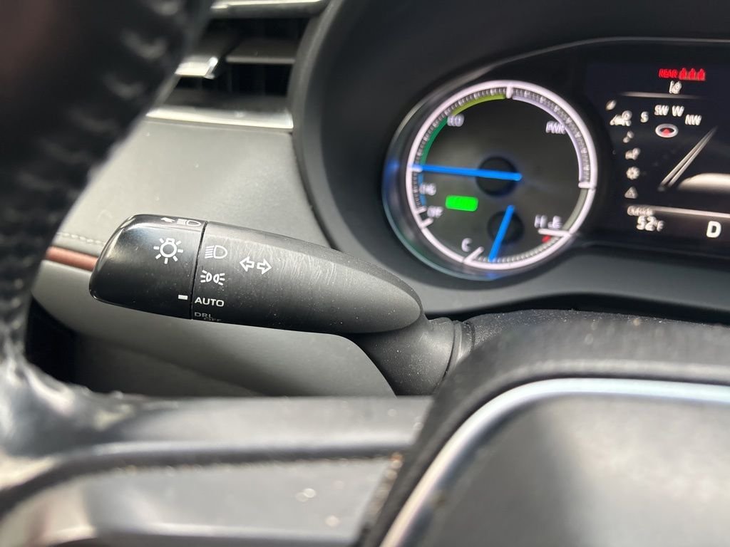 Used 2021 Silver Toyota XLE image 27