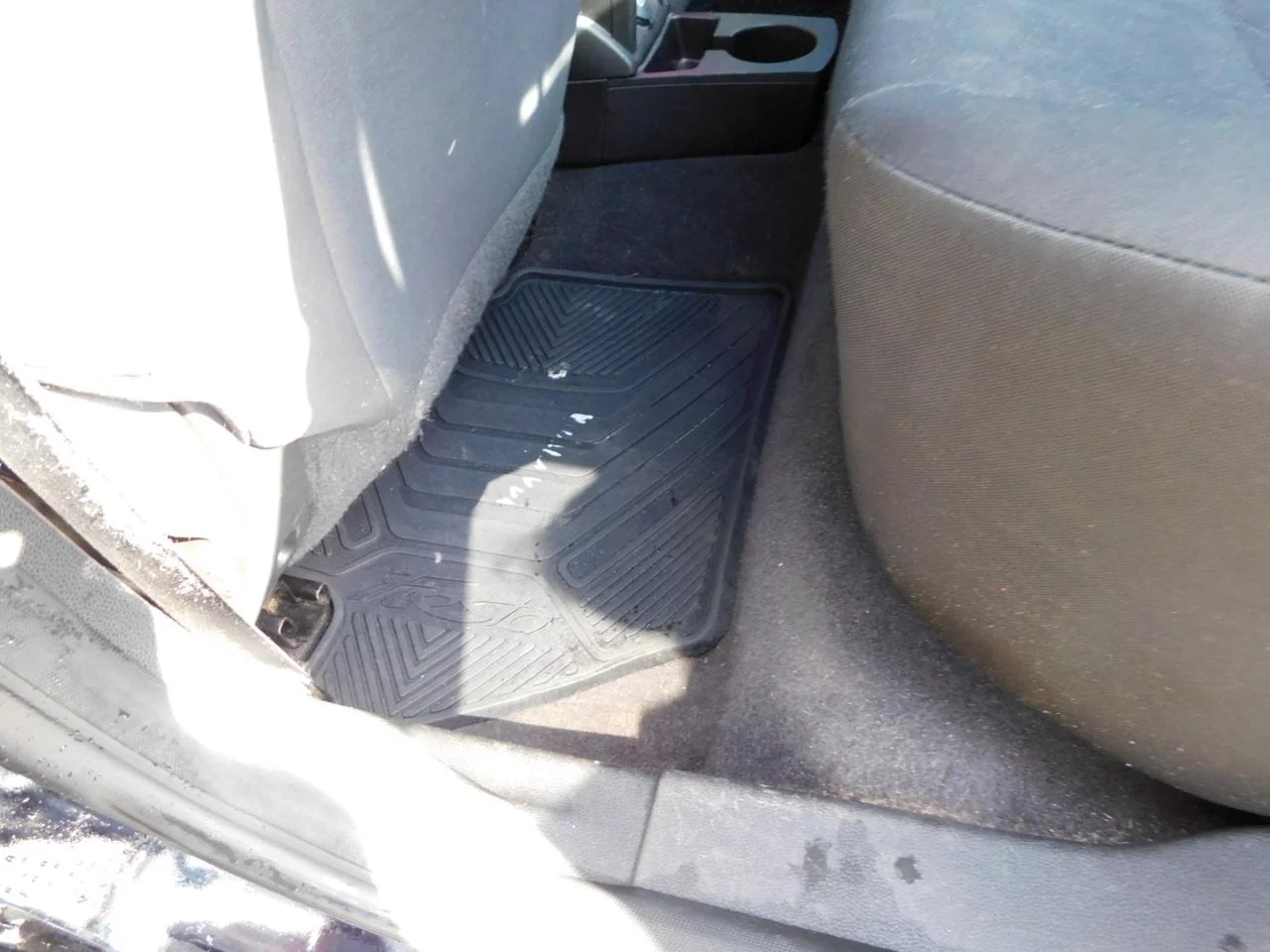 Used 2018 Black Ford SE SEDAN image 18