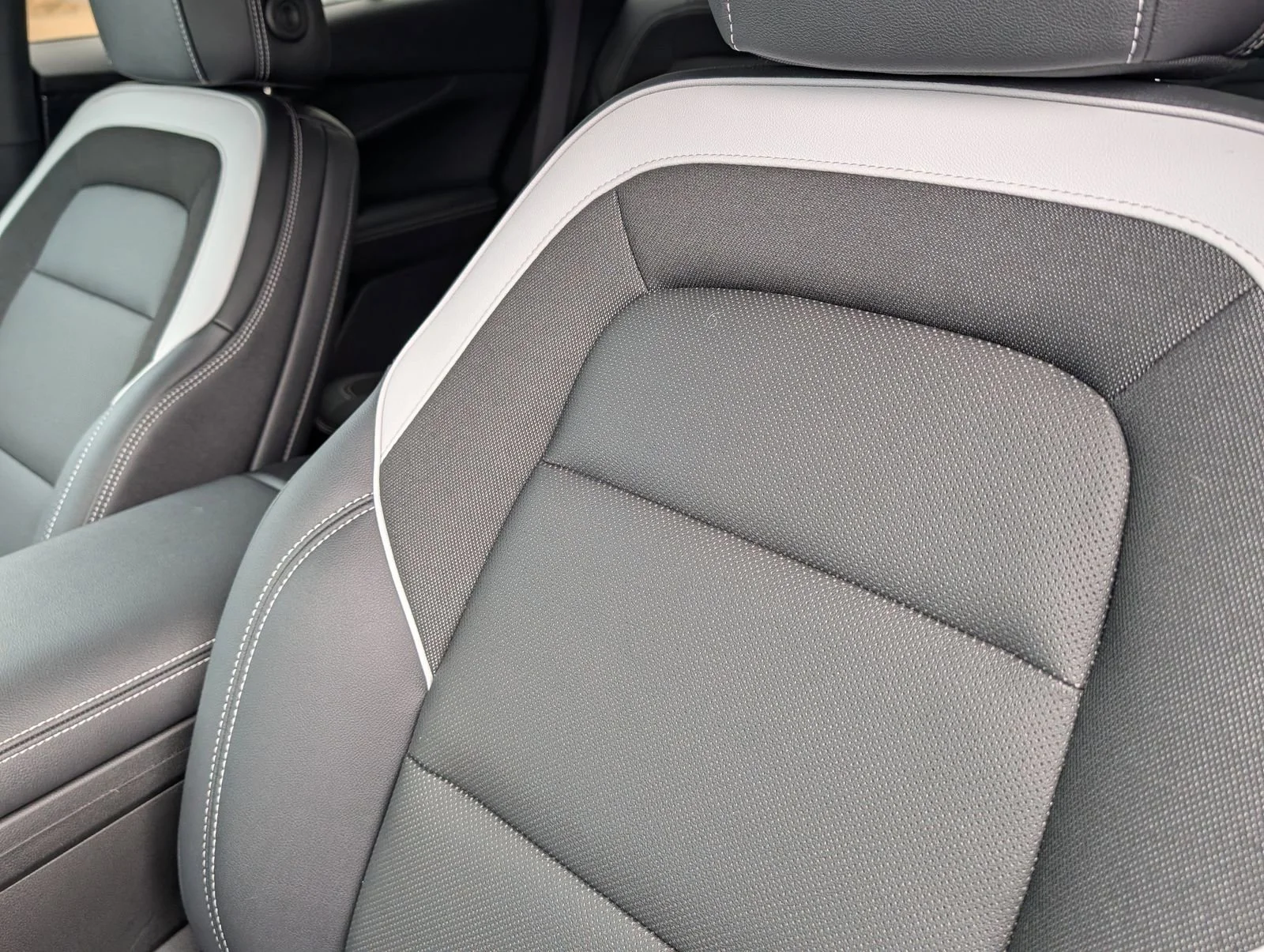 2025 Chevrolet Blazer EV LT - Photo 17